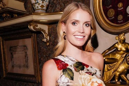 Θυμίζει την Νταϊάνα: H ανιψιά της, Λαίδη Κίτι Σπένσερ, ποζάρει για τον οίκο Dolce & Gabbana