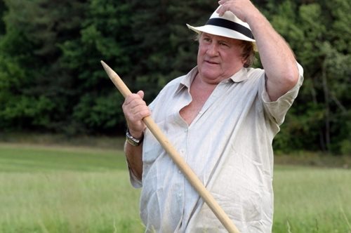 Ζεράρ Ντεπαρντιέ: Η μυθιστορηματική ζωή του 75χρονου σταρ που δεν μπορεί να ξεκολλήσει από τον βούρκο