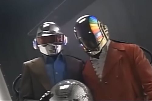 Daft Punk: Το δίδυμο της ηλεκτρονικής μουσικής με το μυαλό-ρομπότ και την ανθρώπινη καρδιά 