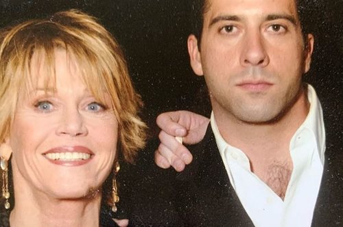 Ο γοητευτικός γιος της Τζέιν Φόντα έχει αλλάξει το επίθετο του και άρχισε την καριέρα του στο τσίρκο