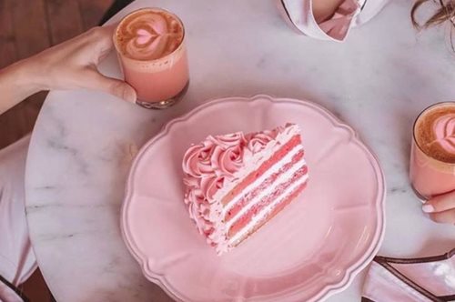 Επτά ζαχαροπλαστεία κάνουν delivery τα πιο απολαυστικά και όμορφα γλυκίσματα στην πόλη