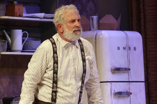 «Και τότε κ. Φιλιππίδης άνοιξε την πόρτα και τον πλάκωσε στο ξύλο. Με γροθιές, κλωτσιές»