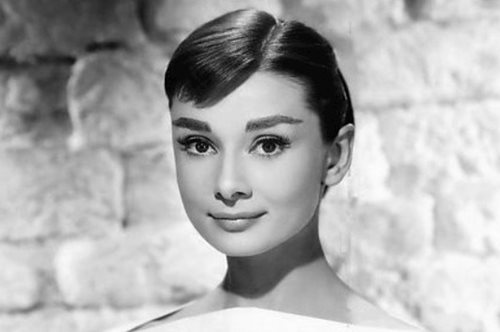 Τα αρώματα που αγαπούσαν οι θρυλικές σταρ των '50s και μπορούμε να αγοράσουμε μέχρι σήμερα