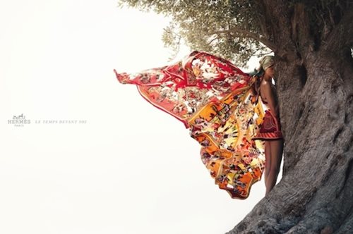 Η παντοτινή σχέση του οίκου Hermès με την Αίγινα: Η Ελληνίδα που αγάπησε η γαλλική καρδιά 