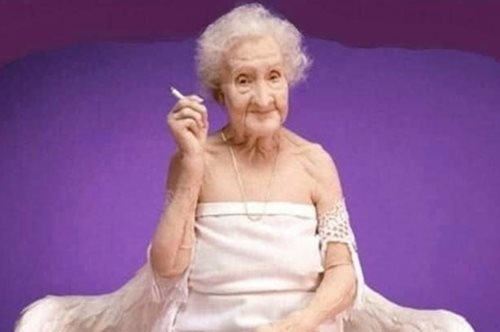 «Ποτέ δε φοράω μάσκαρα, συχνά γελάω μέχρι δακρύων»: Οι κανόνες της γηραιότερης γυναίκας στην ιστορία