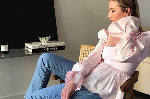 Κουλ στο τετράγωνο: Ο καλύτερος συνδυασμός τζιν και αθλητικών παπουτσιών που μπορείς να κάνεις