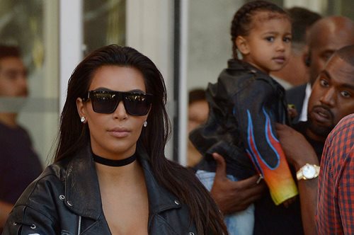 Η πιο ανεύθυνη celebrity-μάνα του πλανήτη. Η North πέφτει και η Kim παίζει Candy Crush