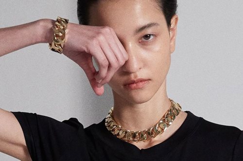 Η Ντομένικα Δανιήλ κόλλησε με τη μαγεία της κορεάτικης μόδας και την έφερε στην Ελλάδα 