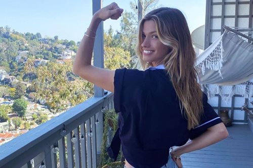 Η ξεχωριστή περίπτωση της Μάτζι Ρόουλις: Το διάσημο μοντέλο που έγινε νοσοκόμα λόγω κορονοϊού 