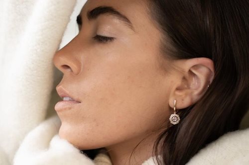 Το αγαπημένο προσιτό γαλλικό brand καλλυντικών. Οι beauty editors πίνουν νερό στο όνομά του