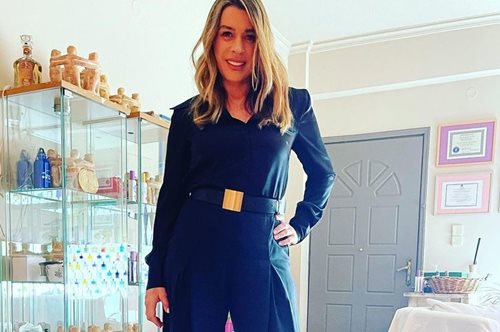 H Έρρικα Πρεζεράκου δείχνει για πρώτη φορά το χέρι της μετά το ατύχημα που είχε το καλοκαίρι