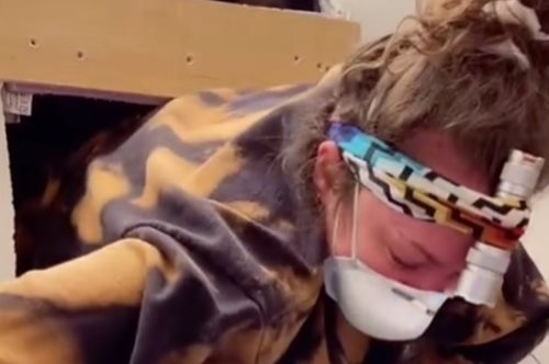 Η ανατριχιαστική ιστορία της γυναίκας που ανακάλυψε εγκαταλειμμένο διαμέρισμα πίσω από τον καθρέφτη