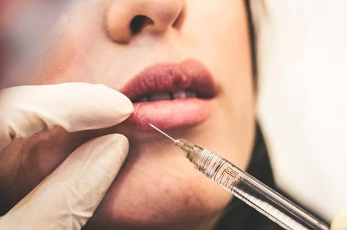 Φυσικό μπότοξ: 3 αποδεδειγμένοι τρόποι να μειώσετε τα σημάδια γήρανσης χωρίς ενέσιμα