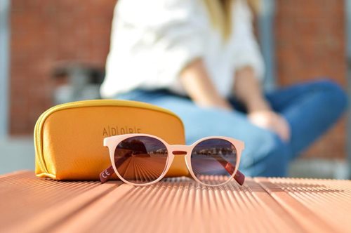 Ελληνίδα οπτικός μοιράζεται μυστικά επιλογής γυαλιών ηλίου: «Το σχήμα που ταιριάζει σε όλους»
