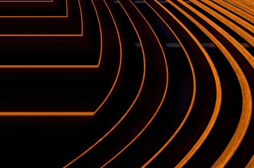 Η ψυχή μας υποχρεώνεται να κυλήσει πάνω σε δύο γραμμές που αδυνατούμε να παραλληλίσουμε