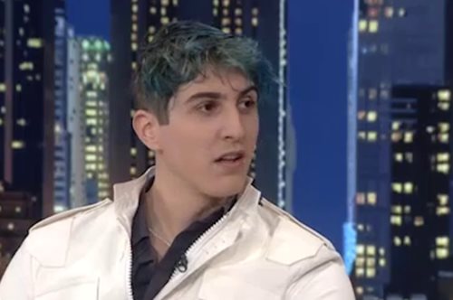 «Ο πατέρας μου δεν ήξερε καθόλου ότι τραγουδούσα»: Ο Good Job Nicky για τον Γιάννη Πάριο