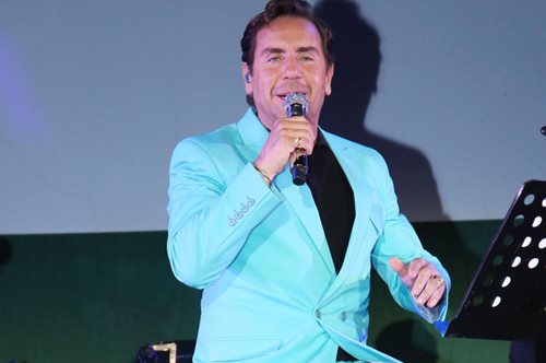 «Είναι ένα πολύ καλό παιδί»: Η συγκίνηση του Γιώργου Μαζωνάκη στην έκπληξη της μητέρας του  