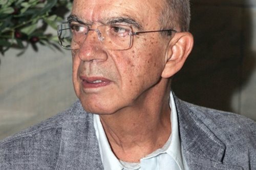 Tο βράδυ της 5ης Δεκεμβρίου 2014 βρέθηκε νεκρός στο σπίτι του στην Κυψέλη 