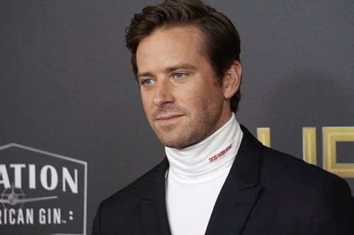 «Με βίαζε για τέσσερις ώρες. Νόμιζα ότι θα με σκοτώσει»: Νέες καταγγελίες για κακοποίηση