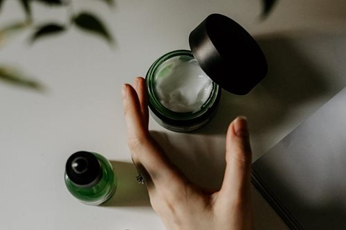 4 λόγοι που η ενυδατική κρέμα σου δεν έχει αποτέλεσμα: Τα λάθη που κάνεις 