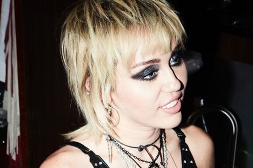 Οι μεγαλύτερες τάσεις στα μαλλιά της άνοιξης θα σας θυμίσουν τα νεανικά σας χρόνια