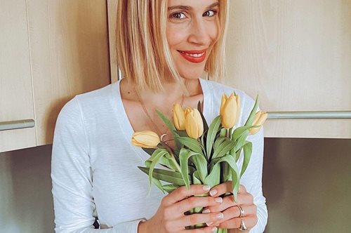 Η πιο κομψή φωτογράφιση της εγκυμοσύνης: Την έκανε η Νάντια Μπουλέ, που διανύει τον έκτο μήνα