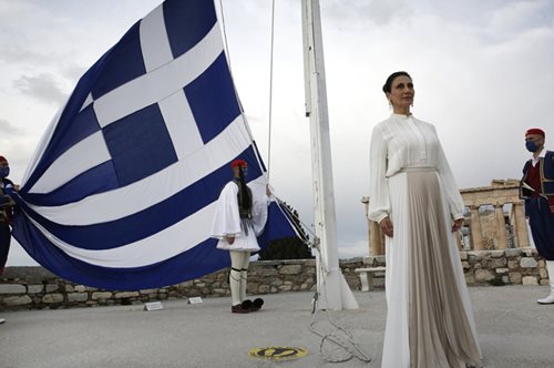 Η γυναίκα που έκανε όλη την Ελλάδα να ανατριχιάσει στο άκουσμα του Εθνικού Ύμνου 