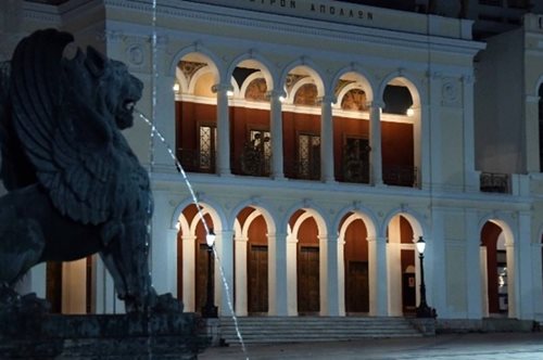Το ιστορικό δημοτικό θέατρο «Απόλλων» της Πάτρας διώχνει τις «πληγές» του χρόνου και επαναλειτουργεί