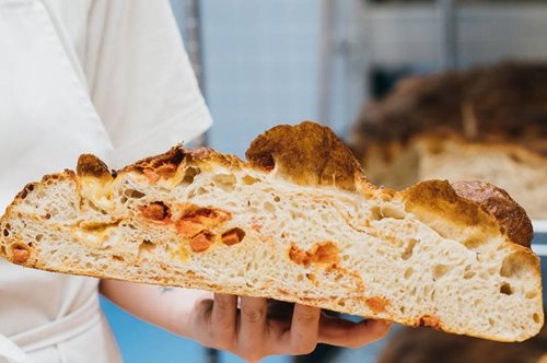 Όλοι μιλούν για τα προζυμένια ψωμιά και τα φρέσκα κρουασάν του Kora Bakery