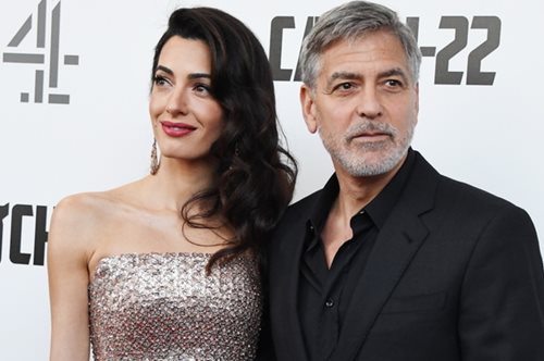 Η αηδιαστική φάρσα που κάνει ο Τζορτζ Κλούνεϊ με τα δίδυμα και τις πάνες: «Η Αμάλ παθαίνει σοκ»