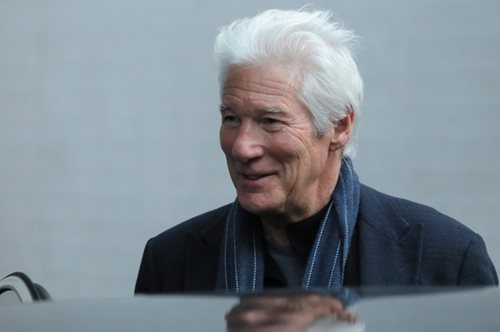 Η Δούκισσα Νομικού στις Κάννες | Η αντίδρασή της όταν κατάλαβε ότι κάθεται δίπλα στον Ρίτσαρντ Γκιρ