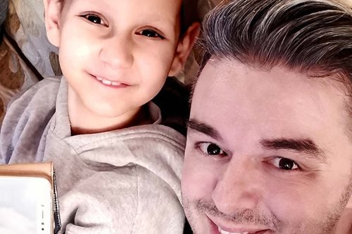 «Ο Βαγγελάκης μας επέστρεψε»: Ο 9χρονος βαφτιστήρας του Πέτρου Πολυχρονίδη νίκησε τον καρκίνο