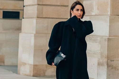 Τα κλασικά γαλλικά παπούτσια επέστρεψαν με ένα σχεδιαστικό twist που μακραίνει τη γάμπα