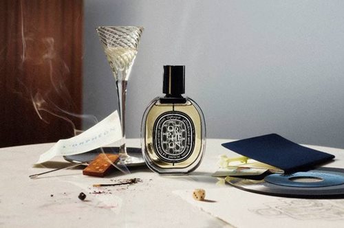 Η καρδιά της καλλιτεχνικής και πνευματικής νυχτερινής ζωής του Παρισιού του '60 μέσα σε ένα μπουκάλι