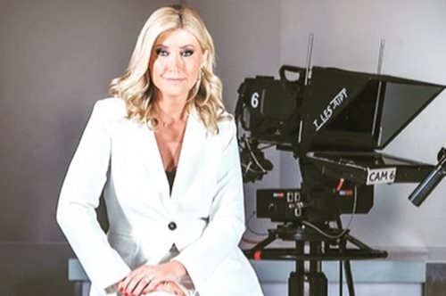 Γραπώθηκε από το πόδι της: Η φωτό όπου ο γιος της Σίας Κοσιώνη δεν την αφήνει να πάει για δουλειά