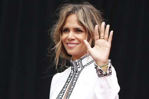 Χάλι Μπέρι: Έτσι διατηρεί όμορφη και νεανική την επιδερμίδα της η διάσημη ηθοποιός