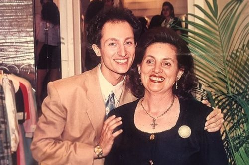 «Η Αγία Άννα»: Ο Βασίλειος Κωστέτσος αποχαιρετά τη μητέρα του με την άγνωστη ιστορία ζωής τους