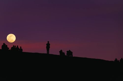 «Ροζ Φεγγάρι»: Πότε έρχεται η πρώτη υπερπανσέληνος του 2021