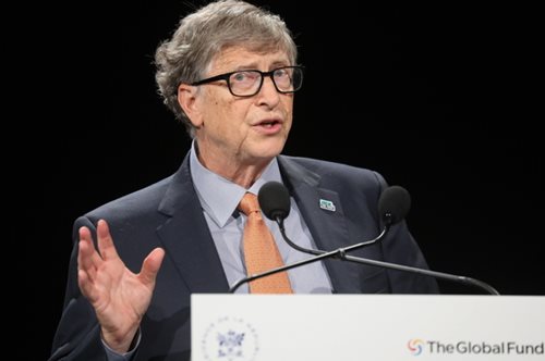 Ο αισιόδοξος Μπιλ Γκέιτς: «Ο κόσμος θα επιστρέψει στην κανονικότητα μέχρι το τέλος του 2022»
