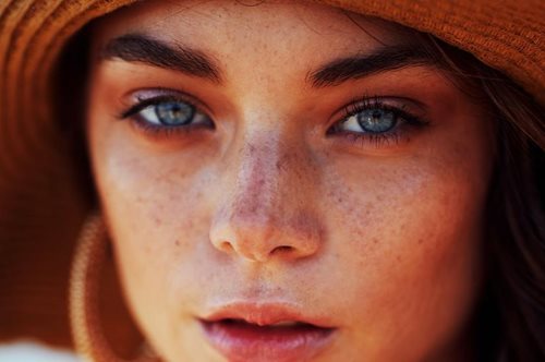 Πλούσια και καλοσχηματισμένα φρύδια: Τα επαγγελματικά μυστικά