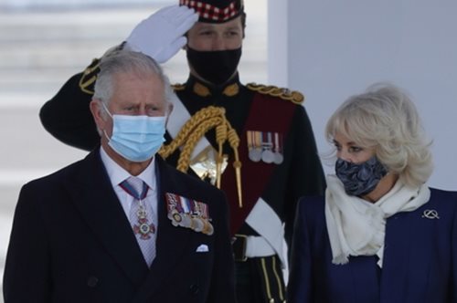 «Δεν θέλω χρήματα»: 55χρονος άντρας επιμένει ότι είναι γιος του πρίγκιπα Καρόλου και της Καμίλα