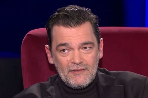 «Δεν πιστεύω στον Θεό. Δεν πιστεύω ότι υπάρχει ένα γεράκος εκεί πάνω που κανονίζει το μέλλον μας»