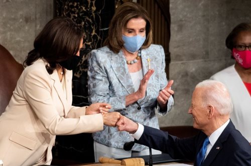 Kαμάλα Χάρις & Τζιλ Μπάιντεν | Οι εμφανίσεις τους στο Kογκρέσο είχαν ξανά κάτι σημαντικό να δηλώσουν