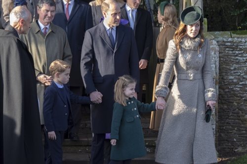 Μία κατάξανθη, πανέμορφη κοπέλα: Η πριγκίπισσα Σαρλότ έχει μεγαλώσει πολύ