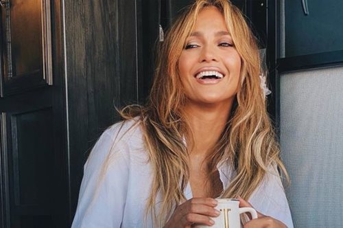 Τρεις γενιές όμορφες γυναίκες: Τζένιφερ Λόπεζ με μαμά και κόρη σε μοναδική φωτό