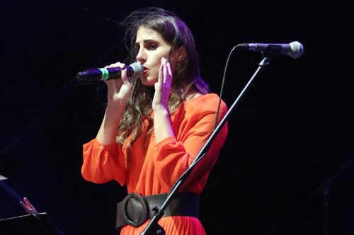 «Όταν ήμουν 13 είχε γίνει μια σκληρή τρομοκρατική επίθεση στο σπίτι μας και είχε καεί»