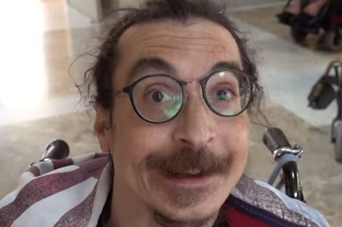 «Αν μπορούσες ν’ αλλάξεις ένα πράγμα;»: Οι συγκινητικές απαντήσεις ανθρώπων με εγκεφαλική παράλυση