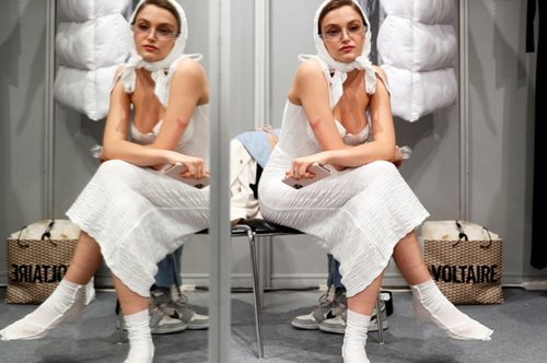 Δίνουν ύψος: 5 καλοκαιρινά ρούχα συνθέτουν την κάψουλα της κομψότητας μιας μικρόσωμης γυναίκας