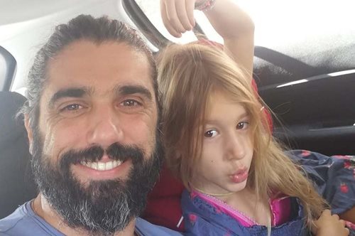 «Καθημερινοί άνθρωποι, εκτός νοσοκομείου σταματούσαν στο δρόμο και προσεύχονταν για εμάς»