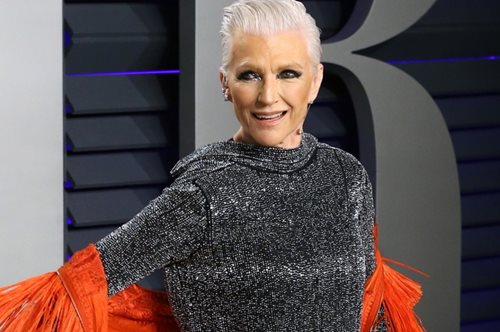 Η 73χρονη μητέρα του Έλον Μασκ είναι μοντέλο: Δες τη να ποζάρει με μαγιό